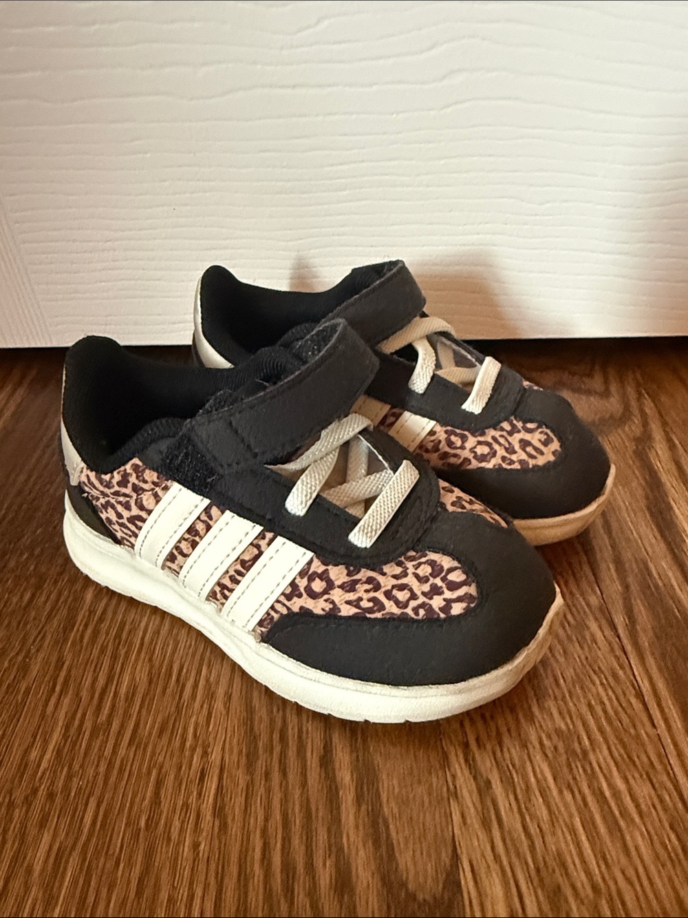 Adidas toddler girls Leopard Print Athletic Sneakers - Black & Tan